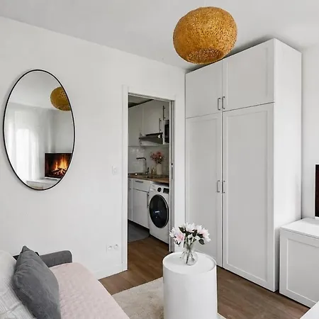Elegant Between Montmartre And Les Batignolles * باريس