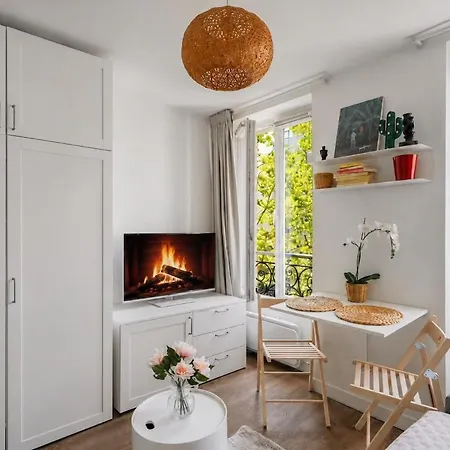 Appartement Elegant Between Montmartre And Les Batignolles