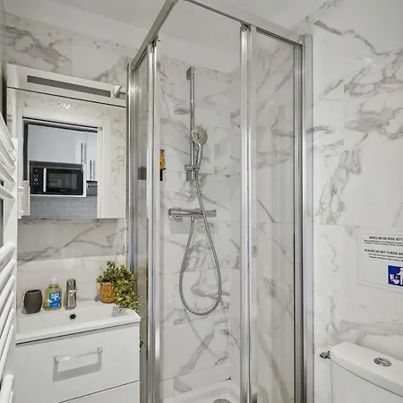 Elegant Between Montmartre And Les Batignolles *