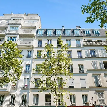 Elegant Between Montmartre And Les Batignolles *