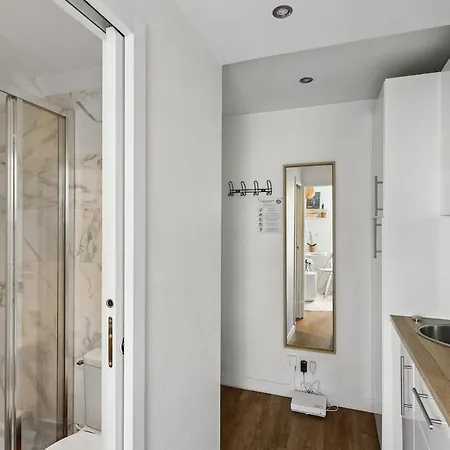 Elegant Between Montmartre And Les Batignolles *